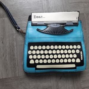 Cute typewriter clutch